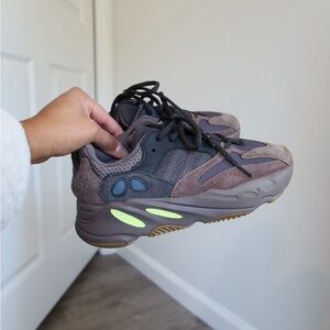 Adidas Yeezy Boost 700 V2 Sneakers mauve
